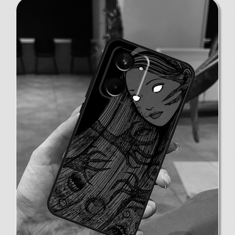 Custodia in stile manga horror - Realme C67 recensione e prezzo