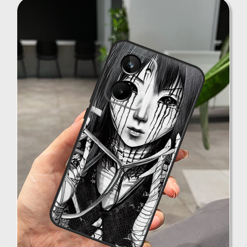 Custodia in stile manga horror - Realme C67 recensione e prezzo